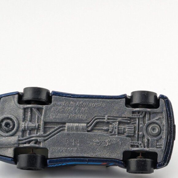 HOT WHEELS SHOWROOM 2013 ALL STARS '92 BMW M3 COLLECTIBLE DIECAST - Picture 4 of 4